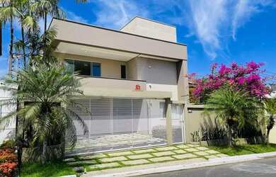 Imagem: A casa em condomínio possui 4 Dormitórios, 2 Banheiros, 4