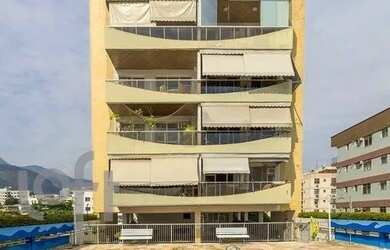 Imagem: O apartamento possui 4 Dormitórios, 3 Banheiros, 2 Vagas na