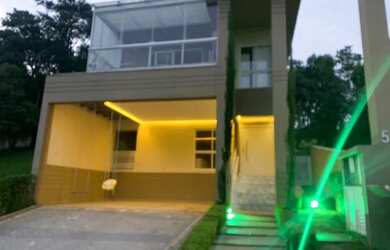 Imagem: A casa em condomínio possui 5 Dormitórios, 4 Banheiros, 4