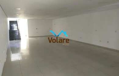 Imagem: O depósito para alugar possui 2 Vagas na garagem e 300m² de