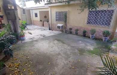 Imagem: A casa possui 4 Dormitórios, 3 Banheiros, 1 Vaga na garagem