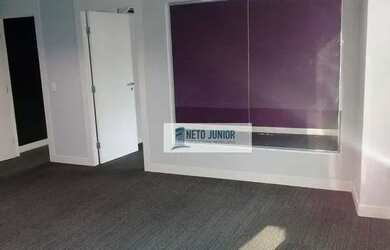 Imagem: O depósito possui 3 Vagas na garagem e 106m² de Área e está