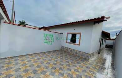 Imagem: A casa possui 2 Dormitórios, 2 Banheiros, 2 Vagas na garagem