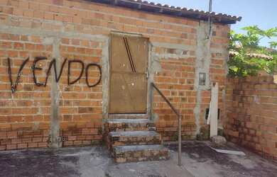 Imagem: A casa possui 2 Dormitórios, 1 Banheiro e está localizado