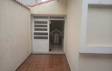 Imagem: A casa possui 1 Dormitório, 1 Banheiro, 2 Vagas na garagem