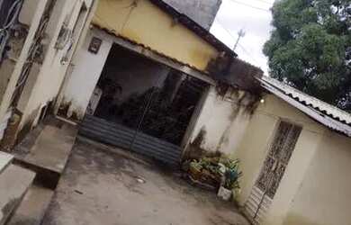 Imagem: A casa possui 2 Dormitórios, 1 Banheiro, 1 Vaga na garagem