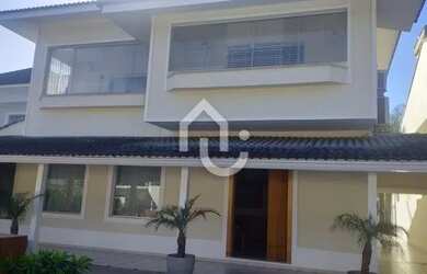 Imagem: A casa em condomínio à venda possui 4 Dormitórios, 5 Banheiros