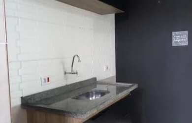 Imagem: O apartamento possui 2 Dormitórios, 1 Banheiro, 1 Vaga na garagem