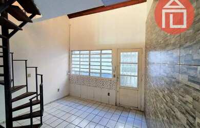 Imagem: A kitnet possui 1 Dormitório, 1 Banheiro, 1 Vaga na garagem