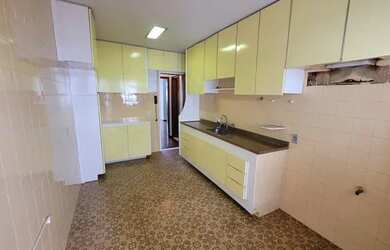 Imagem: O apartamento possui 4 Dormitórios, 4 Banheiros, 1 Vaga na