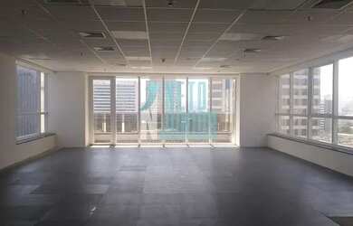 Imagem: O depósito possui 5 Vagas na garagem, 405m² de Área e está