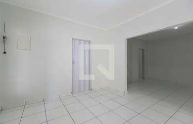 Imagem: A casa possui 2 Dormitórios, 1 Banheiro, 1 Vaga na garagem