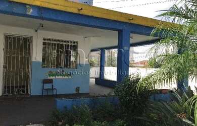 Imagem: A casa possui 5 Dormitórios, 2 Banheiros e 693m² de Área