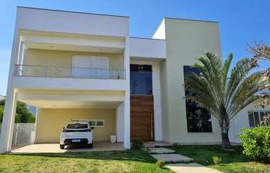 Imagem: A casa em condomínio possui 5 Dormitórios, 5 Banheiros, 4