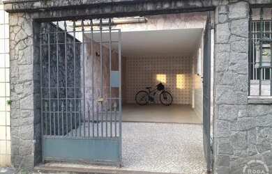 Imagem: A casa possui 3 Dormitórios, 3 Banheiros, 2 Vagas na garagem