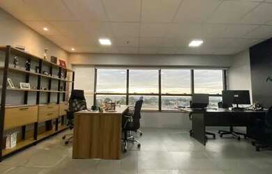 Imagem: O depósito possui 2 Vagas na garagem, 90m² de Área e está