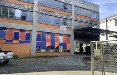 Imagem: O depósito possui 5 Vagas na garagem, 3.571m² de Área e