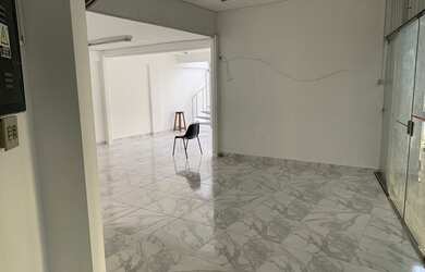 Imagem: O depósito possui 1 Vaga na garagem e 75m² de Área e está