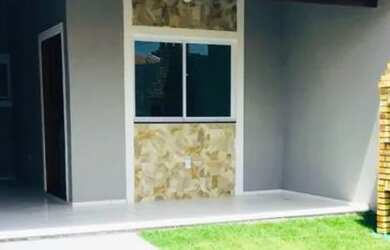 Imagem: A casa possui 2 Dormitórios, 2 Banheiros, 2 Vagas na garagem