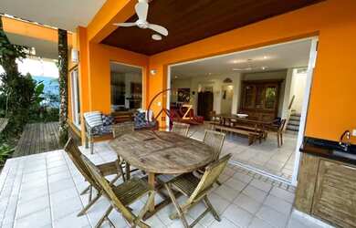 Imagem: A casa em condomínio possui 5 Dormitórios, 5 Banheiros, 4