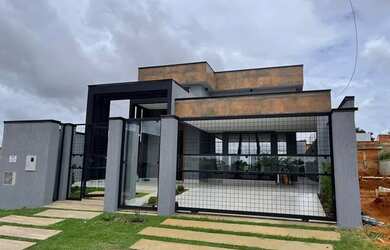 Imagem: A casa em condomínio possui 4 Dormitórios, 5 Banheiros, 5