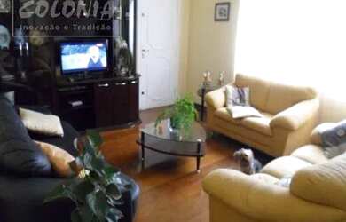 Imagem: A casa possui 3 Dormitórios, 2 Banheiros, 5 Vagas na garagem