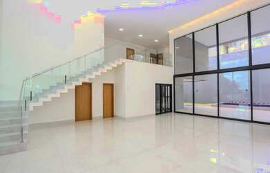 Imagem: A casa em condomínio possui 5 Dormitórios, 5 Banheiros, 4