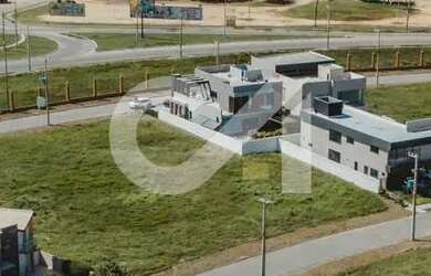 Imagem: A casa em condomínio possui 4 Dormitórios, 5 Banheiros, 4