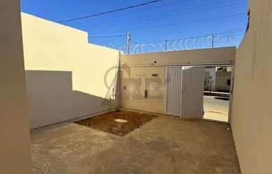 Imagem 2: Casa térrea à venda em bairro tranquilo