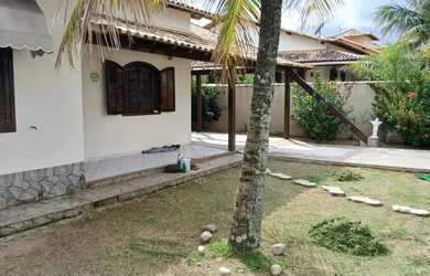 Imagem: A casa possui 3 Dormitórios, 3 Banheiros, 3 Vagas na garagem