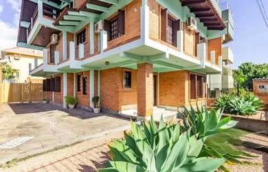 Imagem: A casa possui 3 Dormitórios, 5 Banheiros, 5 Vagas na garagem