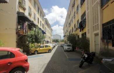 Imagem: O apartamento possui 2 Dormitórios, 1 Banheiro, 1 Vaga na garagem