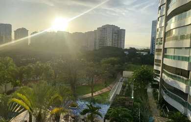 Imagem: O apartamento possui 4 Dormitórios, 5 Banheiros, 4 Vagas na