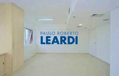 Imagem: O depósito possui 1 Vaga na garagem, 28m² de Área e está