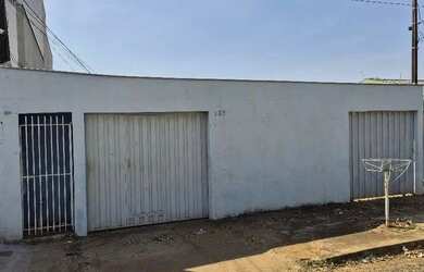 Imagem: A casa possui 3 Dormitórios, 2 Banheiros, 170m² de Área e