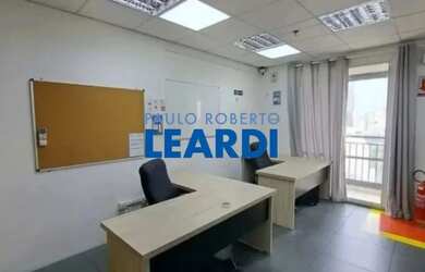 Imagem: O depósito possui 1 Vaga na garagem e 37m² de Área e está