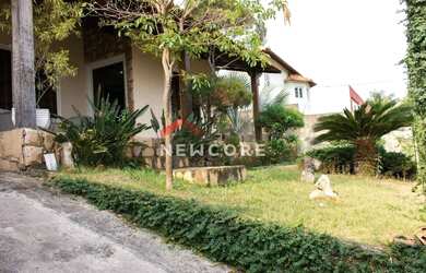 Imagem: A casa possui 5 Dormitórios, 4 Banheiros, 5 Vagas na garagem