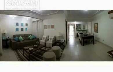 Imagem: A casa possui 4 Dormitórios, 5 Banheiros, 3 Vagas na garagem