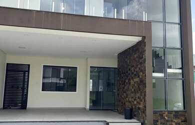 Imagem: A casa em condomínio possui 4 Dormitórios, 5 Banheiros, 2