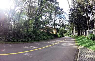 Imagem: O terreno possui 540m² de Área e está localizado em Gramado