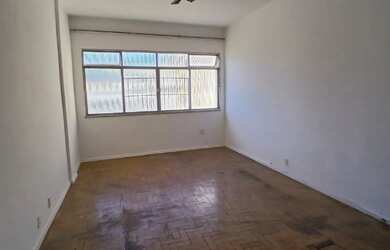 Imagem: O apartamento possui 2 Dormitórios, 2 Banheiros e 1 Vaga na