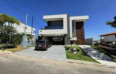 Imagem: A casa possui 4 Dormitórios, 5 Banheiros, 4 Vagas na garagem