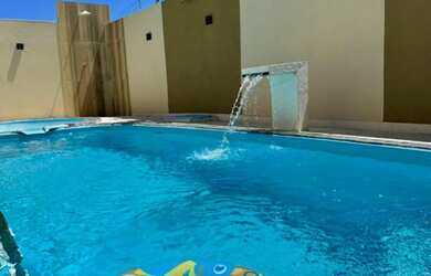 Imagem: O apartamento possui 2 Dormitórios, Acomodam 8 pessoas, 2 Vagas