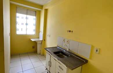 Imagem: O apartamento possui 2 Dormitórios, 1 Banheiro, 1 Vaga na garagem