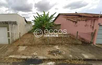 Imagem: O terreno possui 300m² de Área, Imóvel novo e está localizado