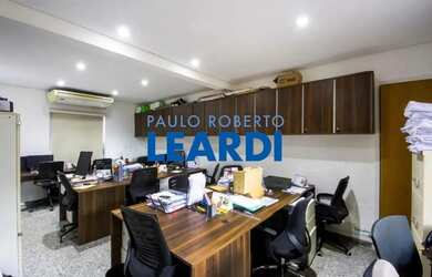 Imagem: O depósito possui 1 Vaga na garagem, 30m² de Área e está