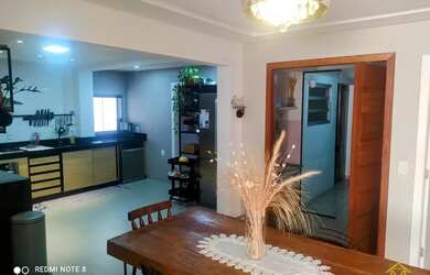 Imagem: O apartamento possui 4 Dormitórios, 4 Banheiros, 2 Vagas na