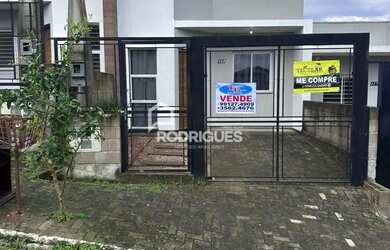 Imagem: A casa possui 2 Dormitórios, 1 Banheiro, 1 Vaga na garagem