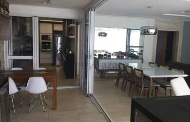 Imagem: O apartamento possui 3 Dormitórios, 5 Banheiros, 3 Vagas na