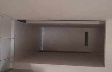 Imagem: A casa possui 3 Dormitórios, 1 Banheiro, 2 Vagas na garagem